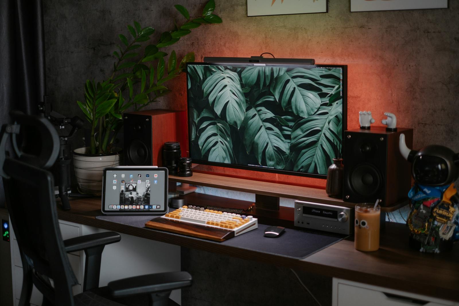 Real monitor and notebook workspace setup